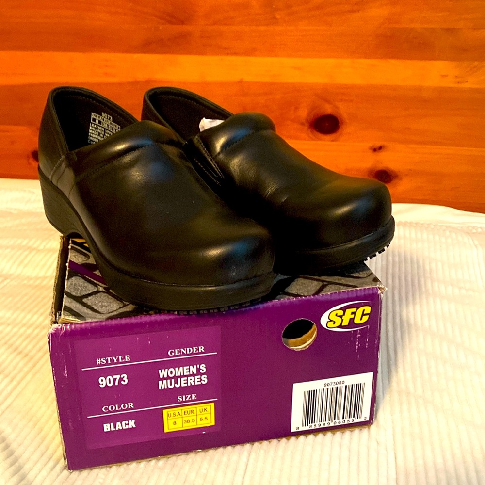 Brand new black non-slip Shoes for Crews work shoes